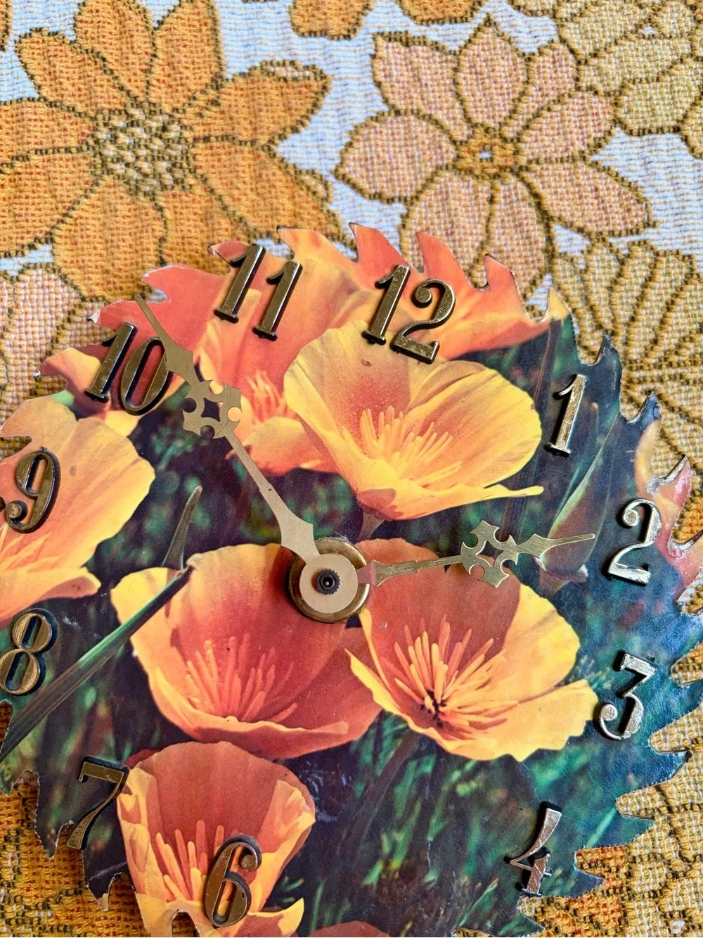 🌸✨ Vintage 70s Poppy Floral Clock ✨🌸